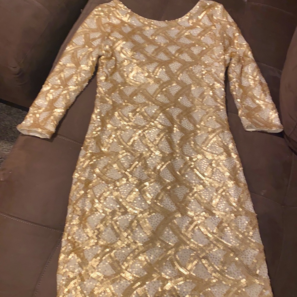 As U Wish
Gold Chevron Sequin Bodycon Scoop Back Small Casual Dress
